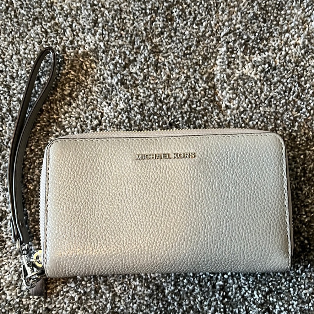 Michael Kors Large Leather Smartphone Wristlet